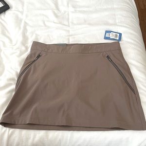 NWT Columbia skort w shorts underneath, olive green